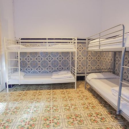 Хостел Barbatuke Bed & Bike Малага Экстерьер фото