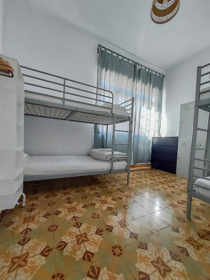 Хостел Barbatuke Bed & Bike Малага Экстерьер фото