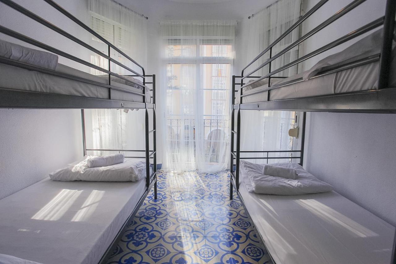 Хостел Barbatuke Bed & Bike Малага Экстерьер фото