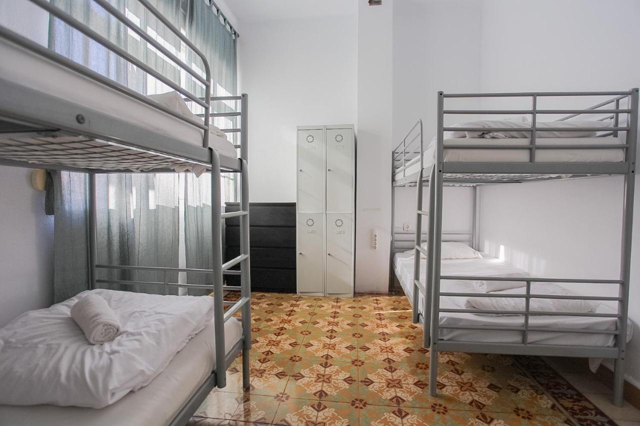 Хостел Barbatuke Bed & Bike Малага Экстерьер фото