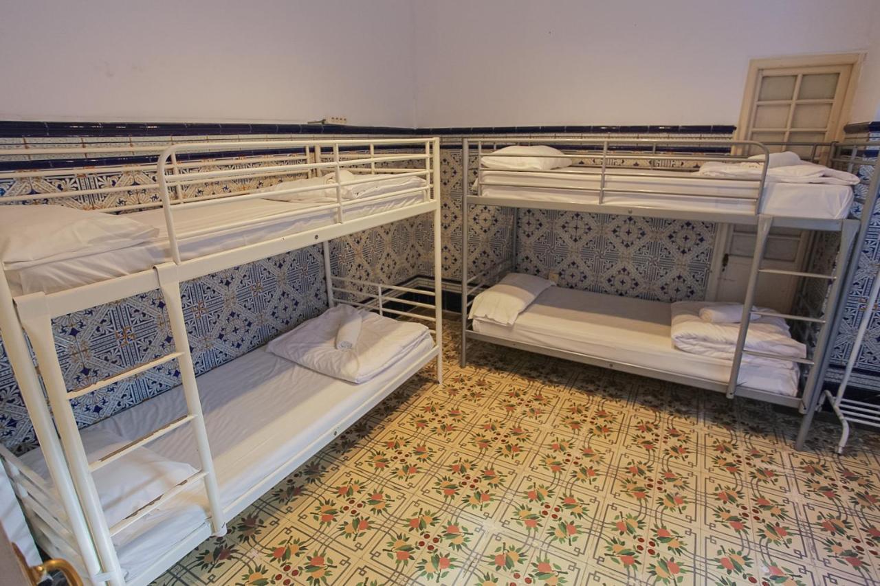 Хостел Barbatuke Bed & Bike Малага Экстерьер фото